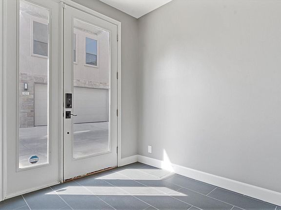 2nd image of 1717 Annex Ave Unit 605