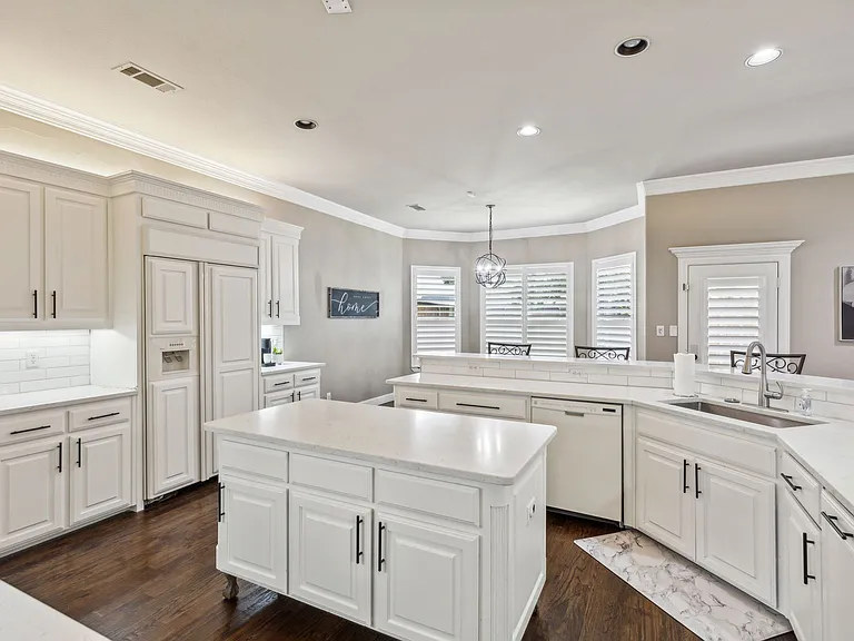 2304 Miller Ct — Photo 8