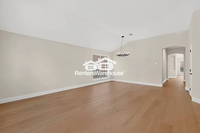 9113 Warren Dr — Photo 10
