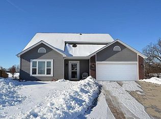 15495 Towne Gardens Ct, Huntertown, IN 46748