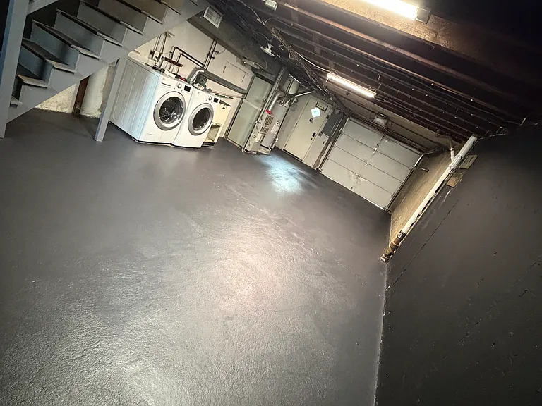 144 S Academy Ave — Photo 15