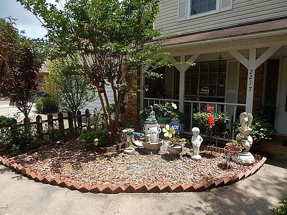 4th image of 2217 Farmington Dr