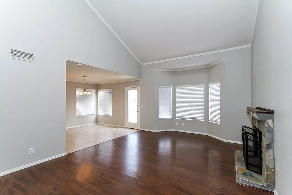 3 bed, 2.5 bath, 1544 sqft, $2,125 — Photo 2