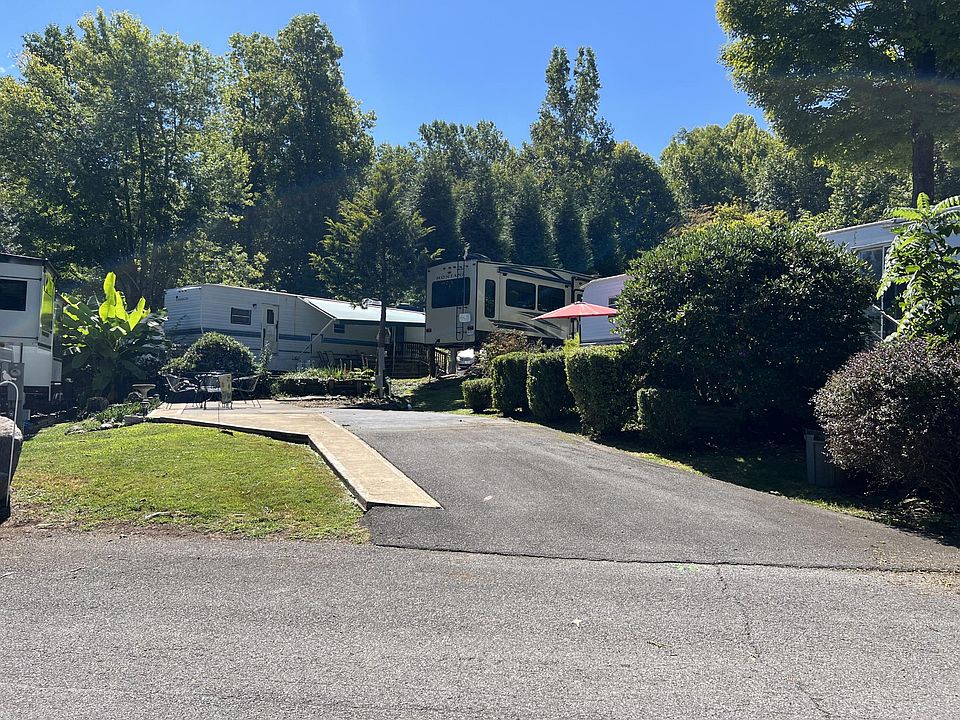 2nd image of 4229 E Pkwy #075-lot 75
