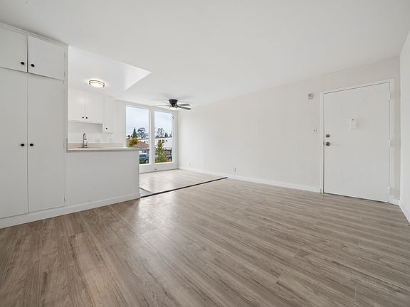 5th image of 14139 Gilmore St APT 1