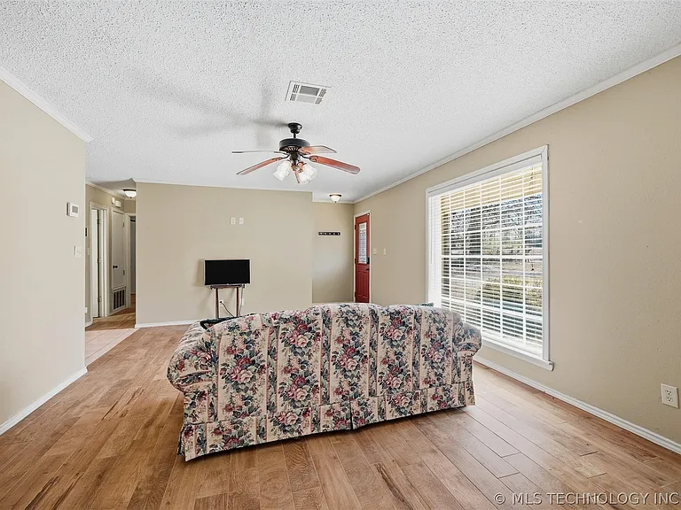 805 Harkey St — Photo 7