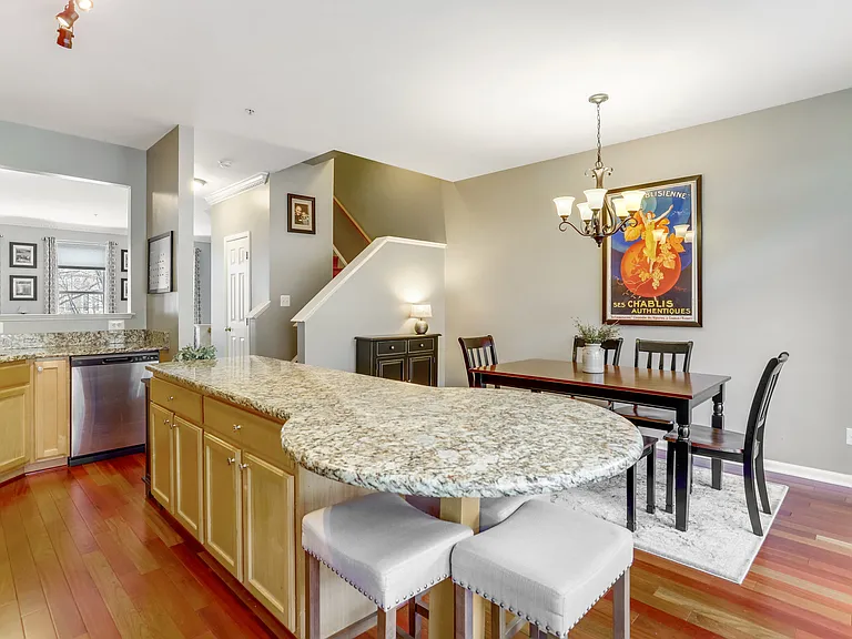 141 Martin Ln — Photo 13
