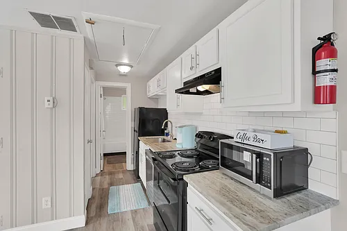 27 W 8th Ave Photo 1