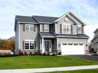 84 Arrowood Ln, Orchard Park, NY 14127