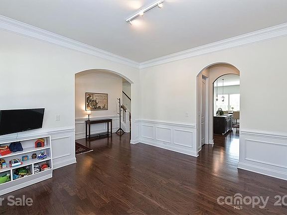 5th image of 5047 Wesley Ct