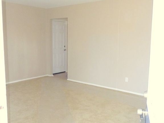 3rd image of 1912 Lotushill Dr