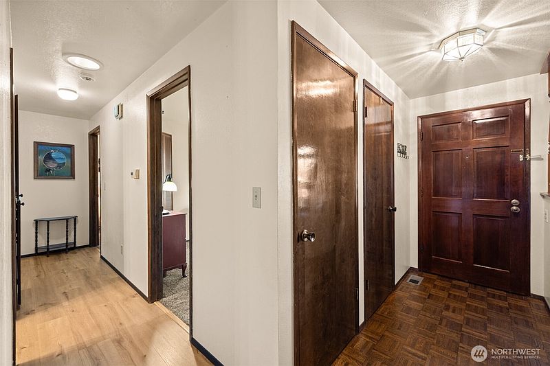 4th image of 111 S Solmar Drive