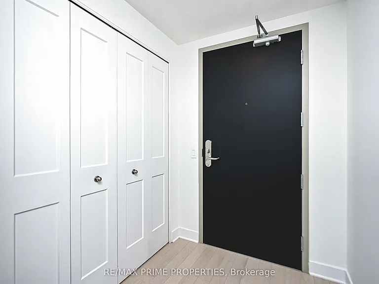 180 George St #508 — Photo 24