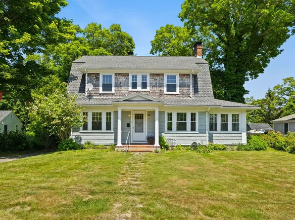 20 Glendon Road, Woods Hole, MA 02543