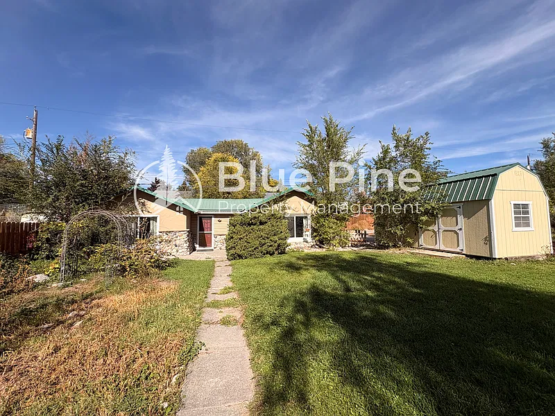 2 bed, 1.0 bath, 1270 sqft, $1,300 — Photo 2