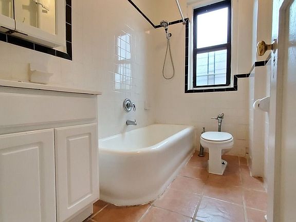 5th image of 10 Midwood St APT 6D