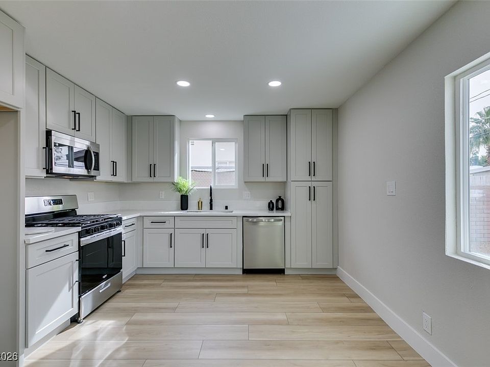 1st image of 252 View Dr