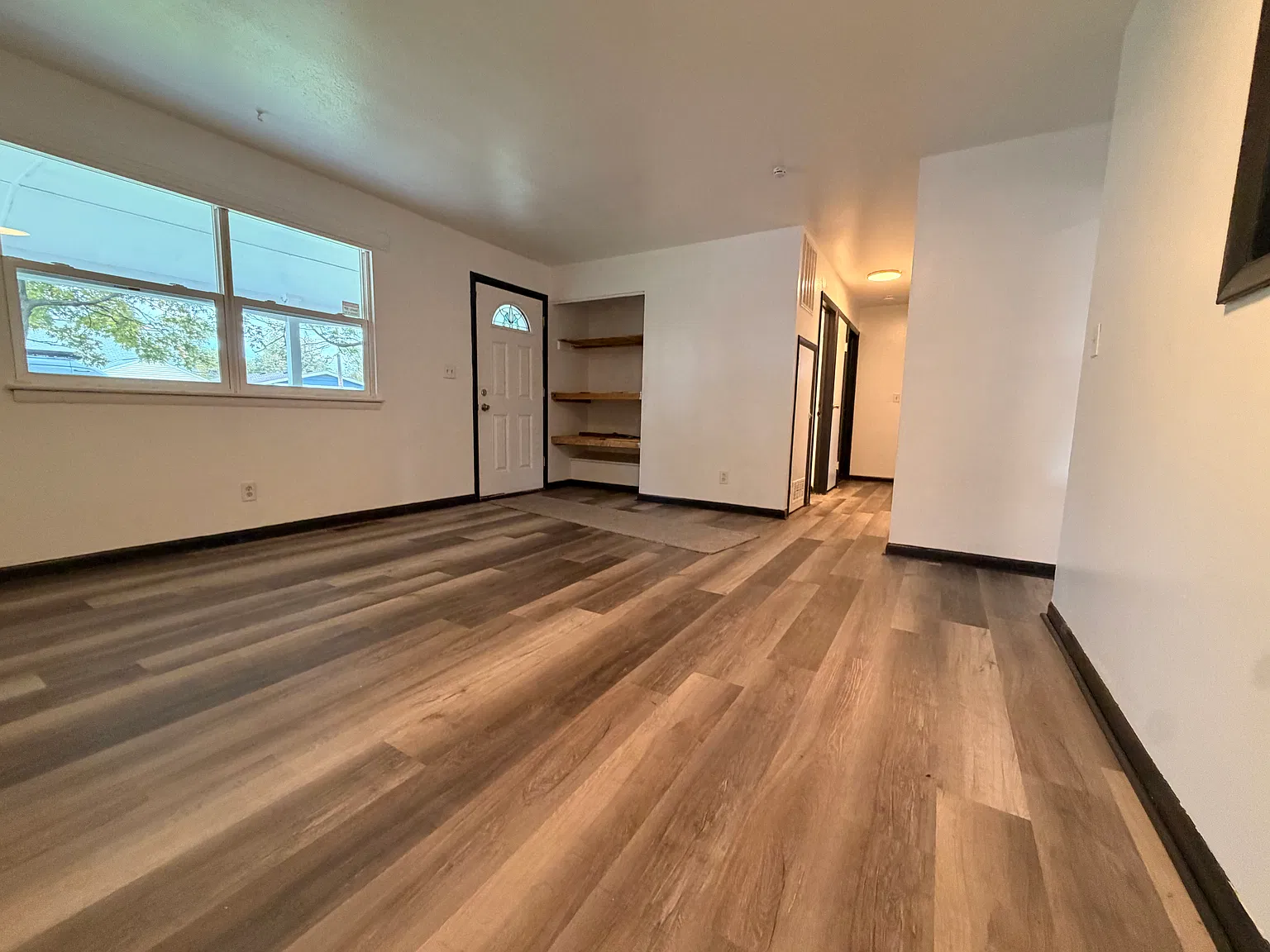 3 bed, 912 sqft, $1,575 — Photo 3