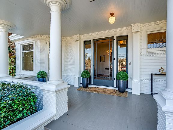 4th image of 1651 Spring Mountain Road