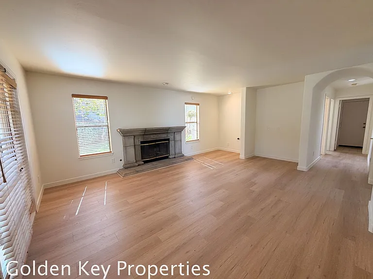 2230 Sara Way — Photo 12