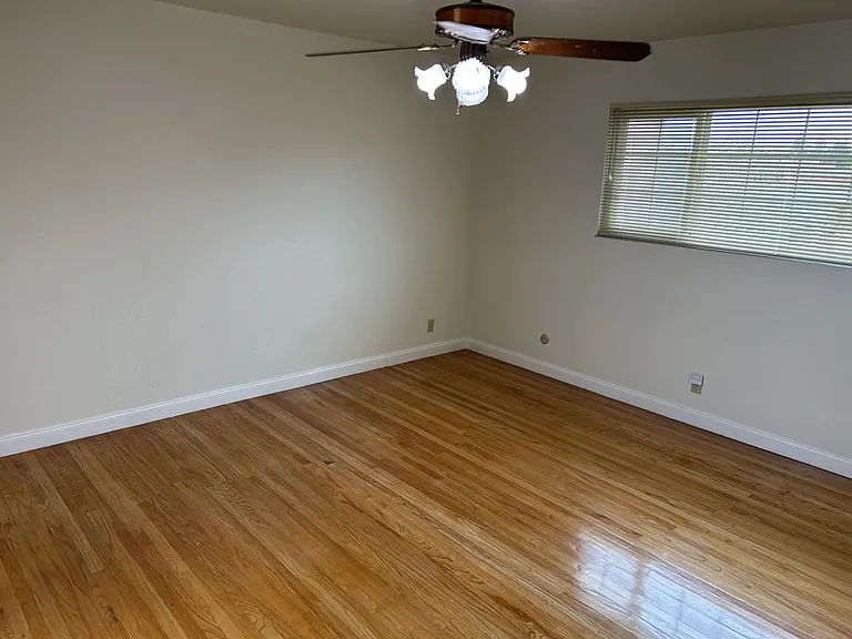 2040 Barbour Dr — Photo 25
