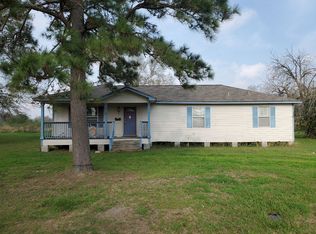 310 Sayles St, Edna, TX 77957