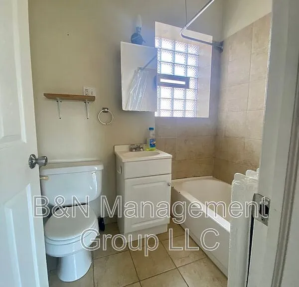 1059 W Dakin St #3 — Photo 3