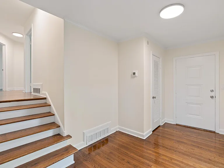 1537 Brennen Rd — Photo 3