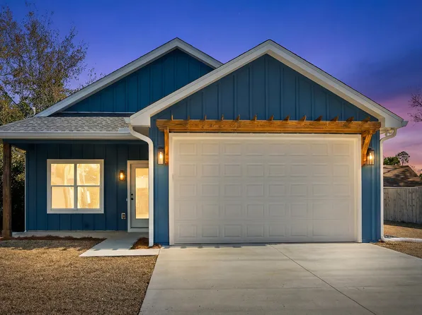 2411 E 16th St, Panama City, FL 32405