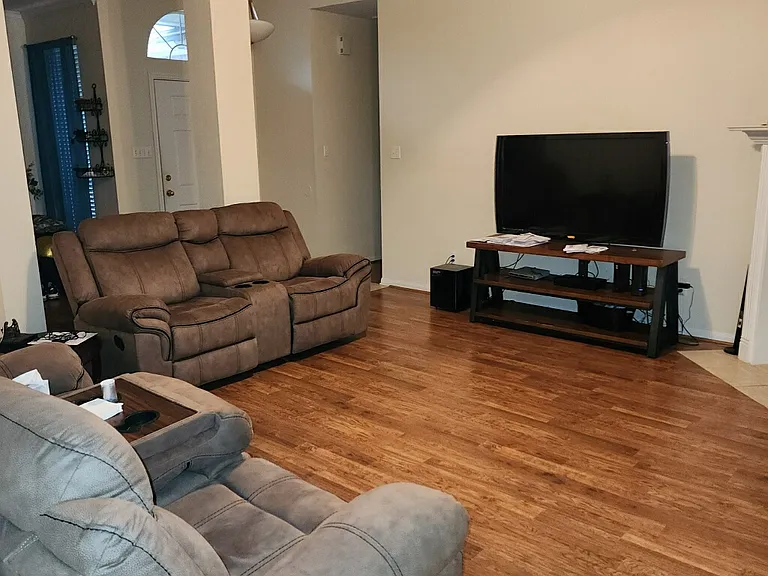 2403 Crystal Dr — Photo 3
