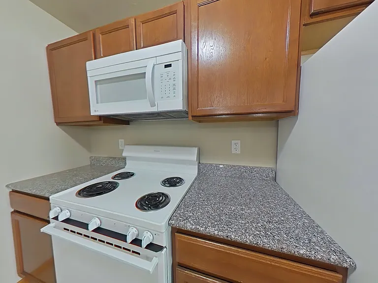 Eagle Point Apartments — Photo 16