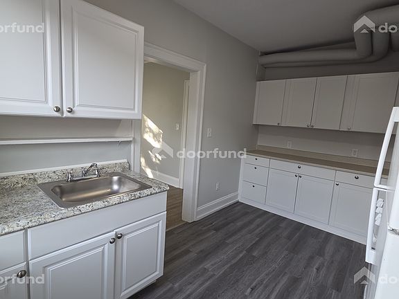 5th image of 1006 Main St #6