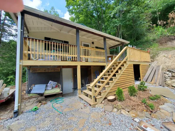 81 Krypton Lick Branch Rd, Krypton, KY 41701