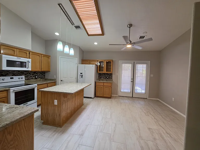 10667 E 34th Pl — Photo 2