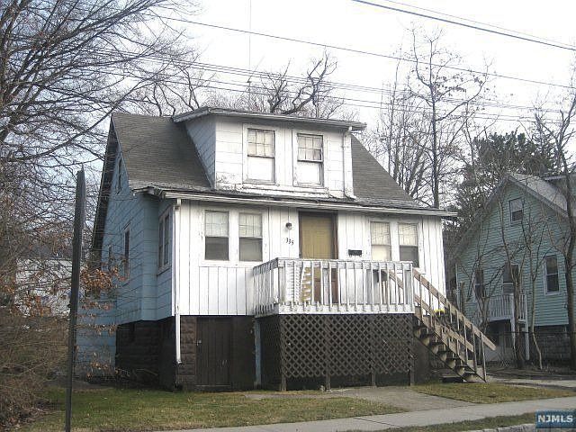 2nd image of 335 Mary St