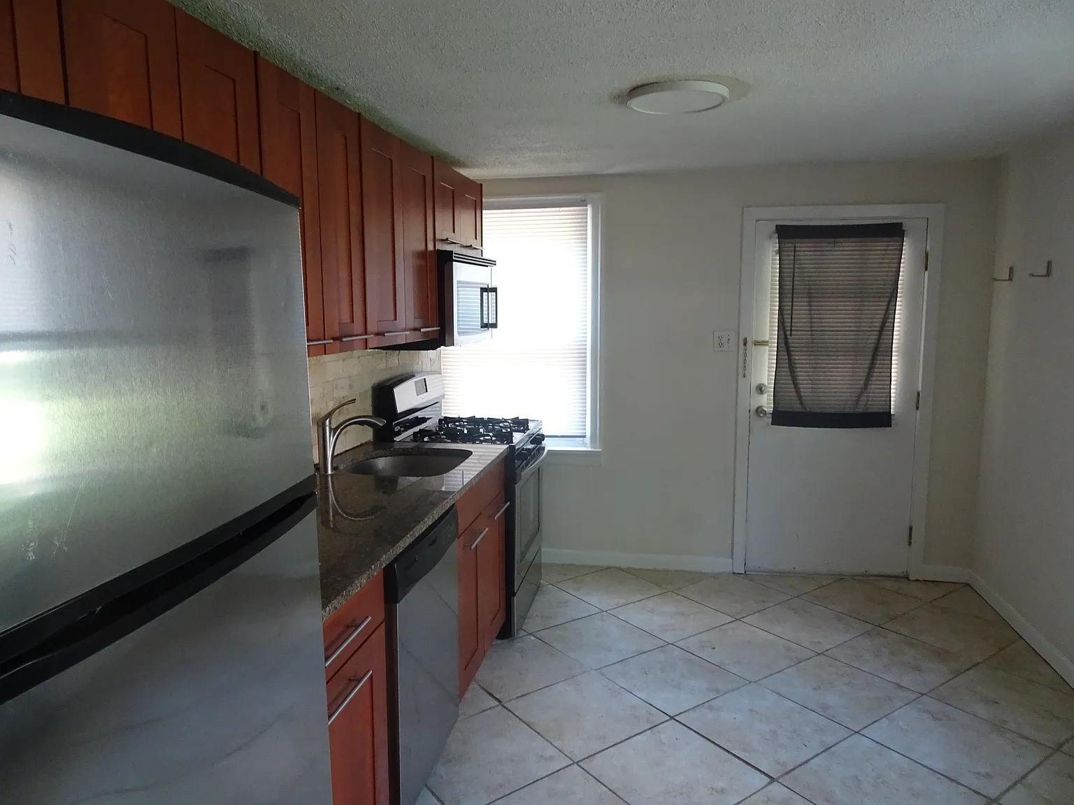 1 bed, 750 sqft, $1,375 — Photo 2