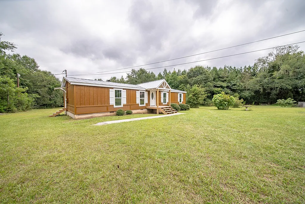 3 bed, 2.0 bath, 1422 sqft, $1,500 — Photo 2