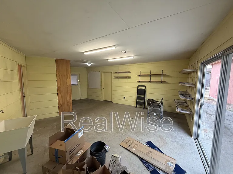 710 NW Midland Ave — Photo 48