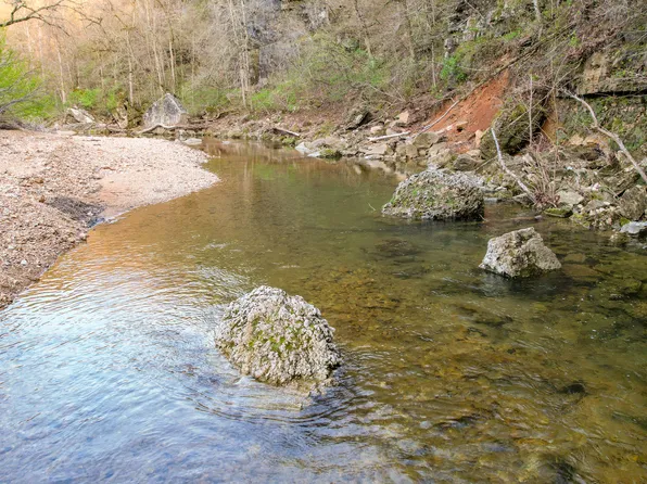 18905 Pine Rd, Willow Springs, MO 65793