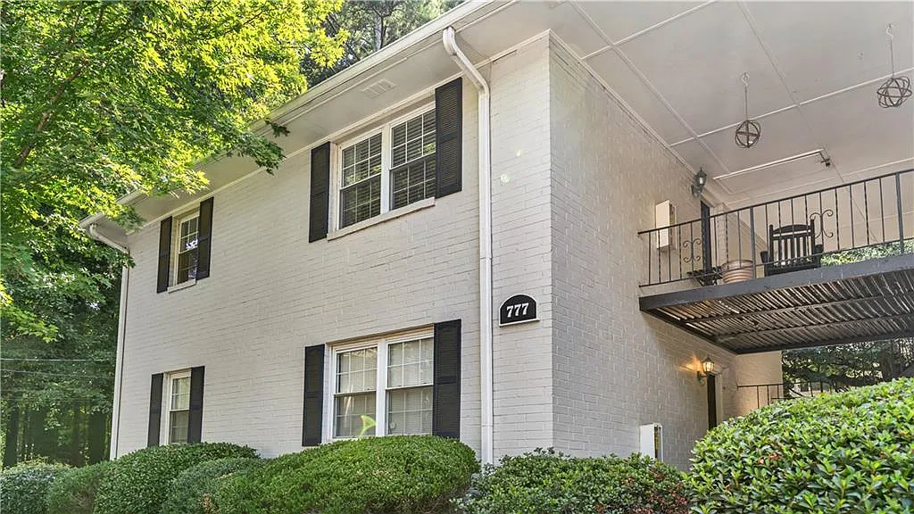 2 bed, 1.0 bath, 840 sqft, $1,615 — Photo 1