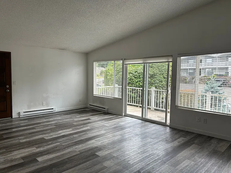 15444 10th Ave SW — Photo 7