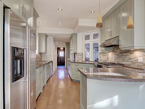 2nd image of 138 Fallingbrook Rd