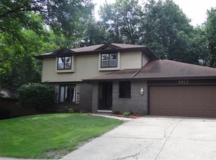 9812 Colby Ave, Clive, IA 50325