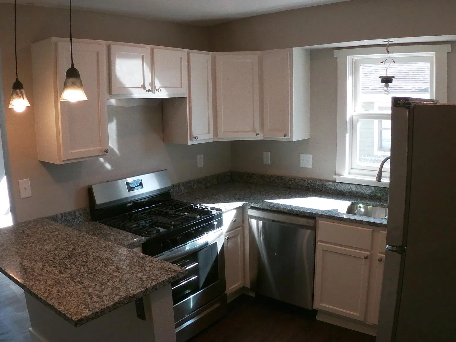2 bed, 776 sqft, $1,300 — Photo 2