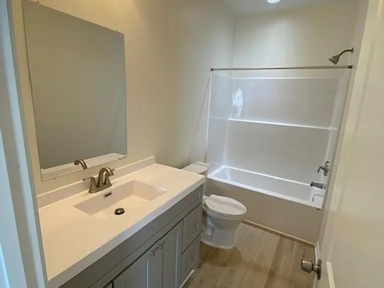 1011 S 7th St — Photo 11