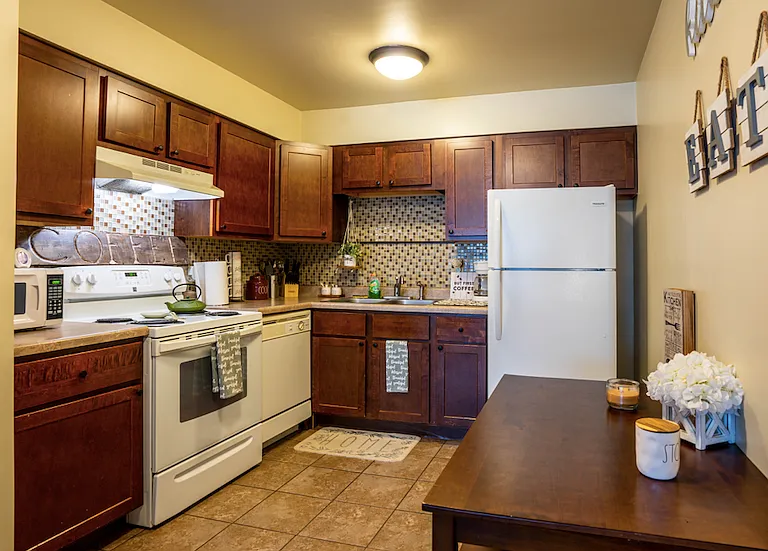949 E Joliet St #7 — Photo 3