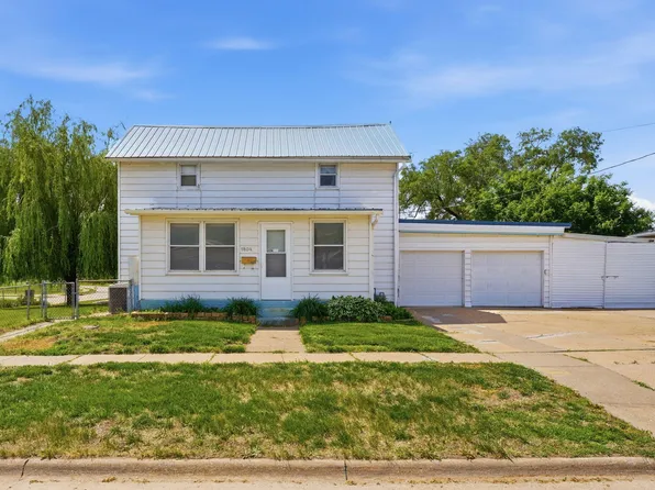 1804 Schiller St, Muscatine, IA 52761