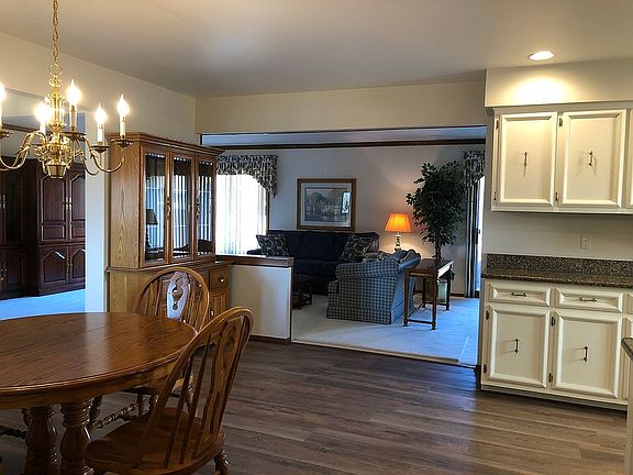 4th image of 43351 Hillcrest Dr