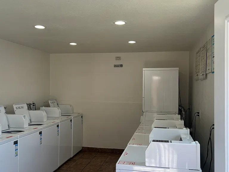 Villa De La Rosa Apartments — Photo 25