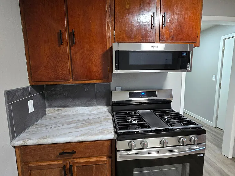 1635 W Lynn St — Photo 5